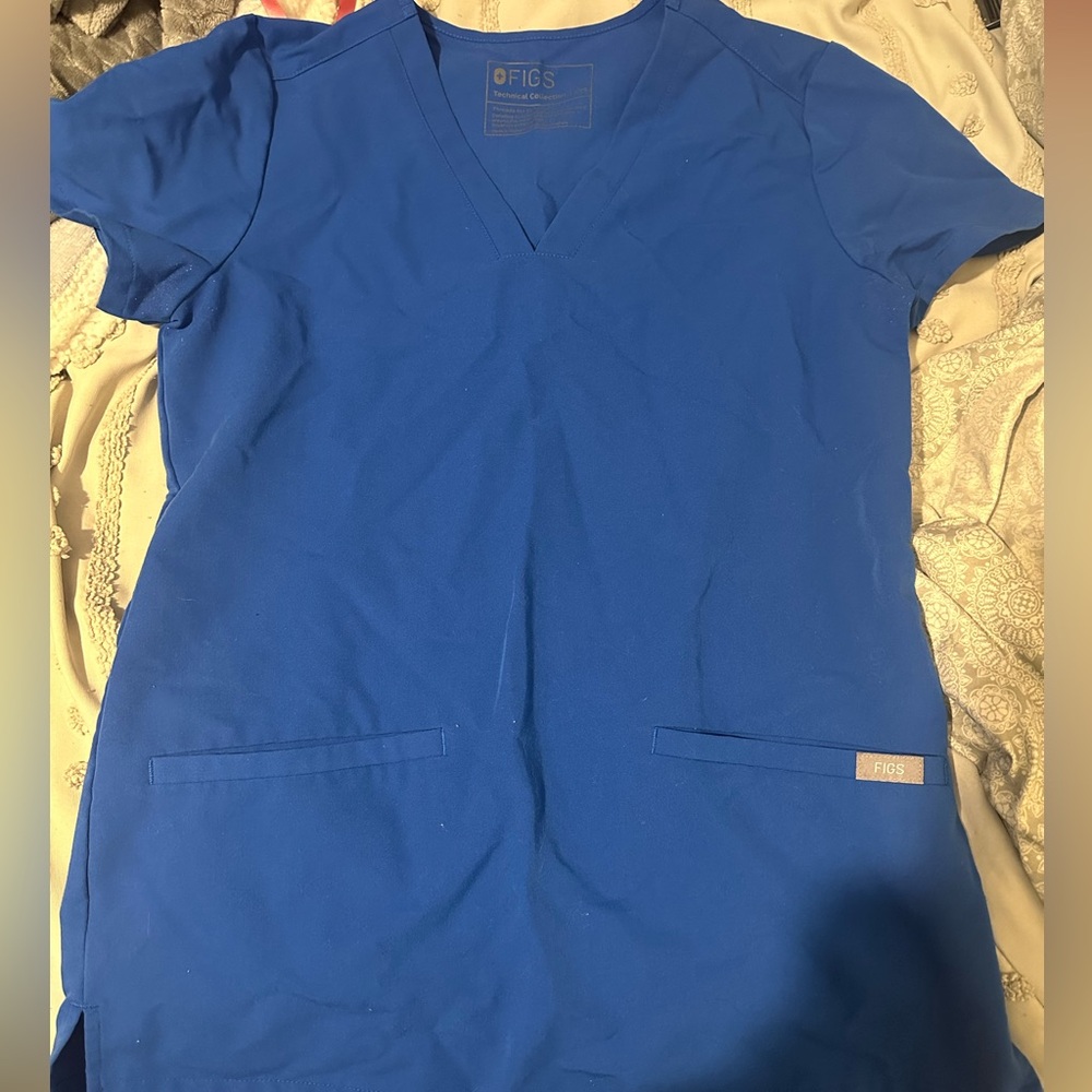 Figs scrub top